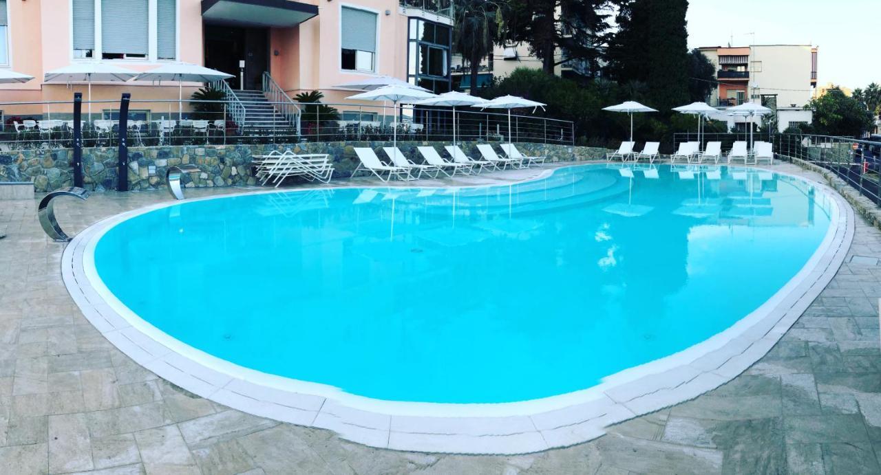Hotel Napoleon Санремо Экстерьер фото
