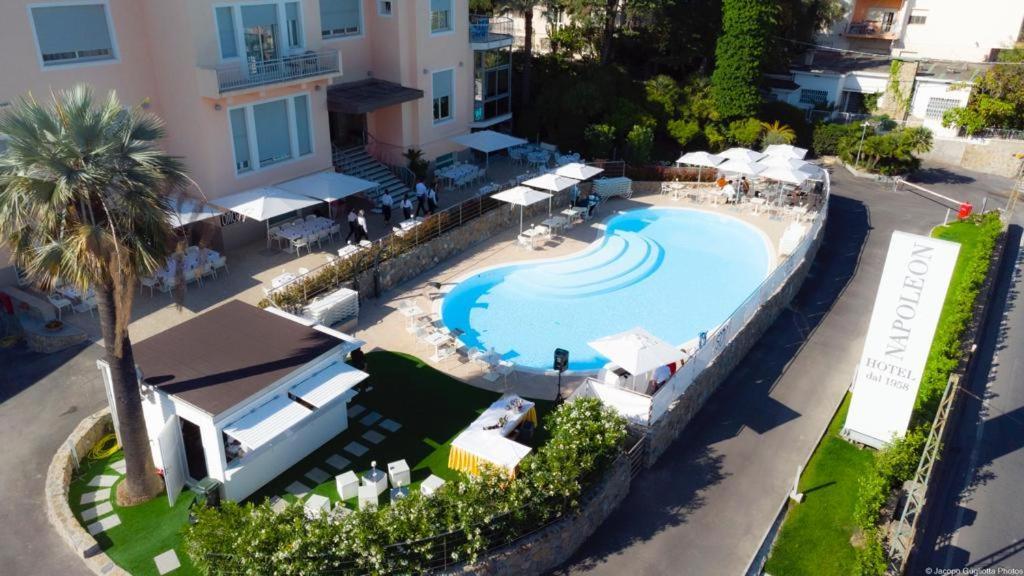 Hotel Napoleon Санремо Экстерьер фото