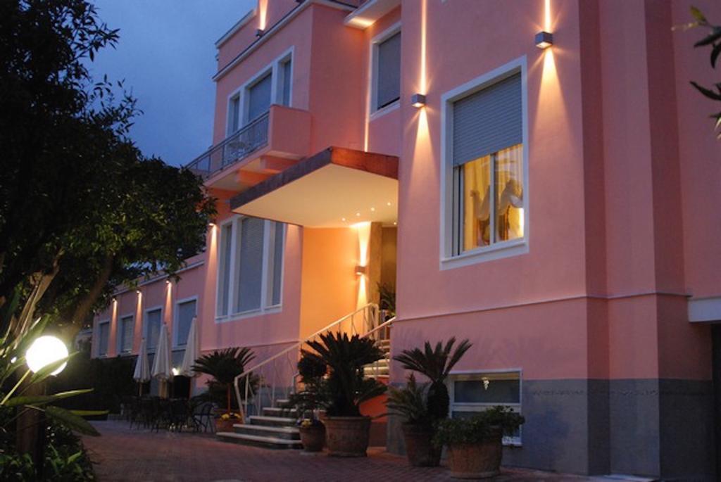 Hotel Napoleon Санремо Экстерьер фото