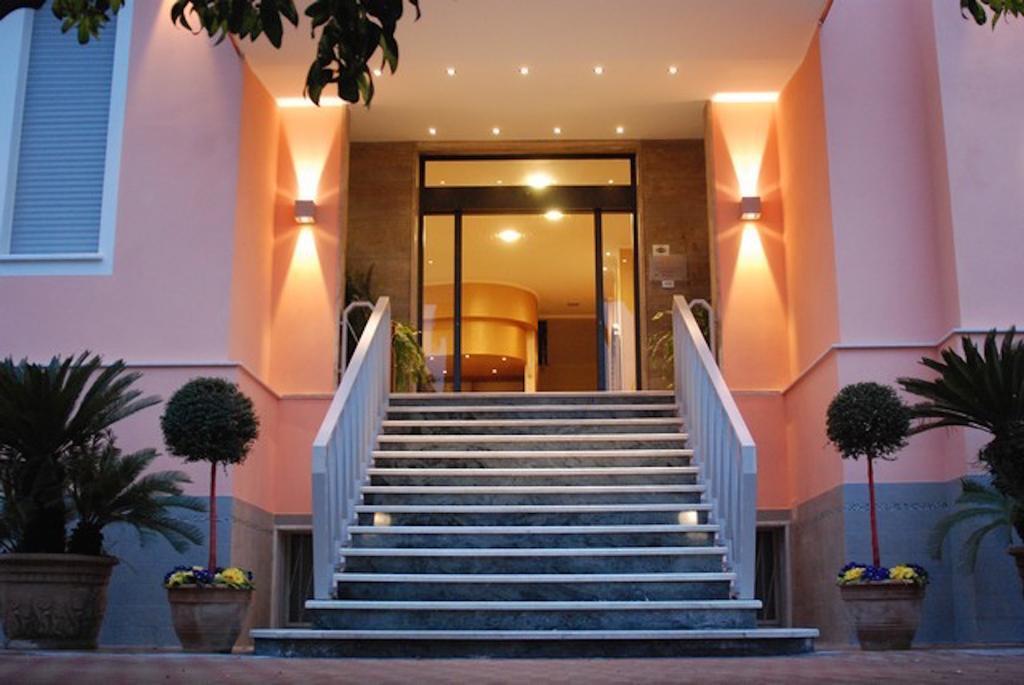 Hotel Napoleon Санремо Экстерьер фото