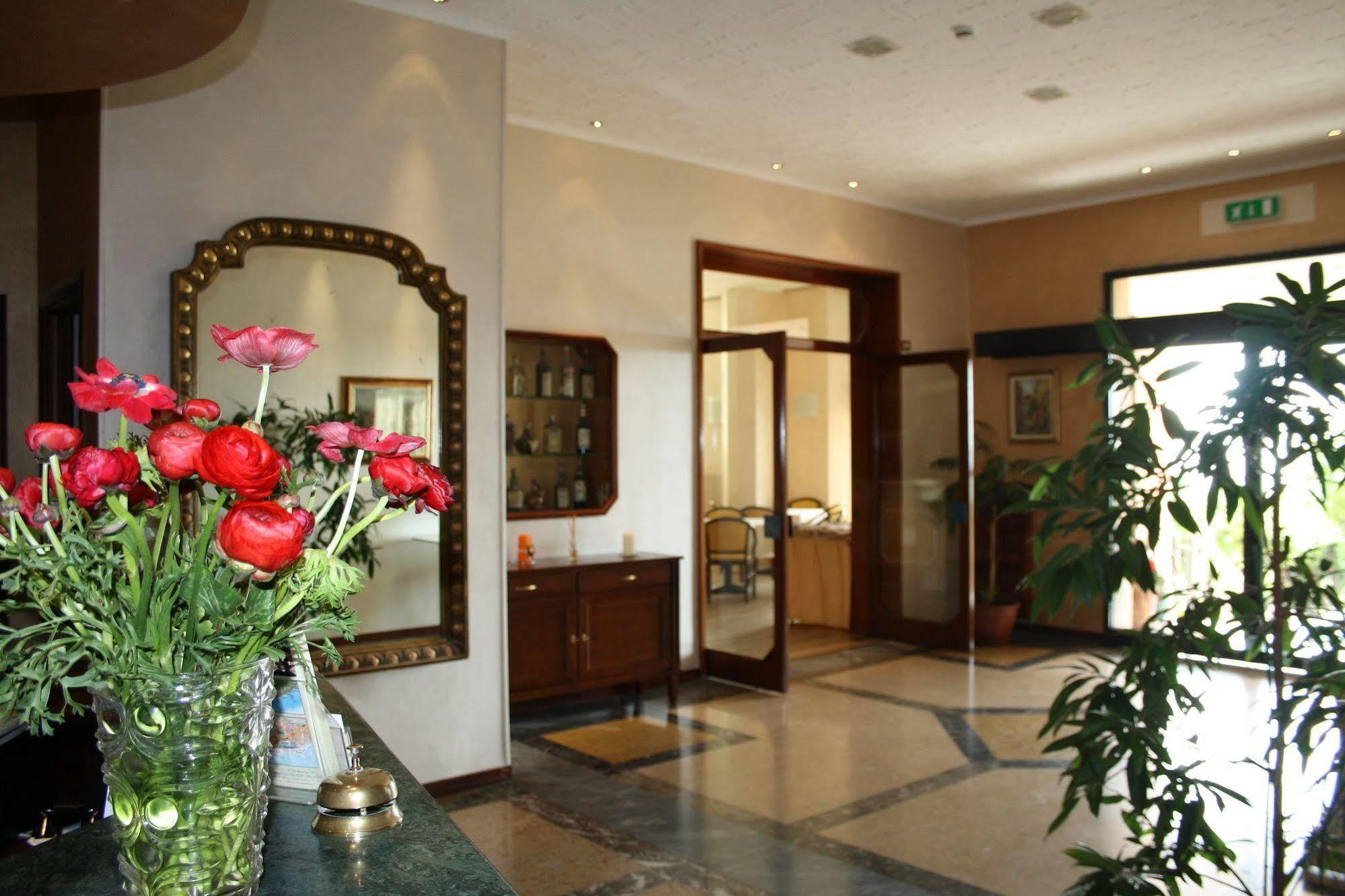 Hotel Napoleon Санремо Экстерьер фото